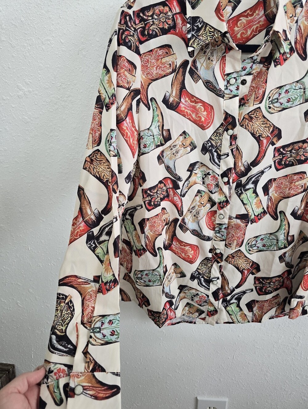 Fashion Express NWT Boot Scootin’ Boujee Blouse Western Cowboy Boot Print Top - Picture 11 of 15